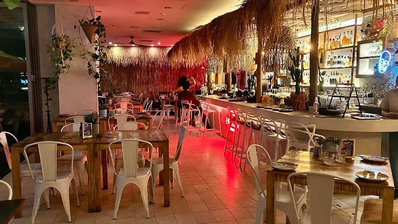 NUDE AMIGOS BROADBEACH photo 2